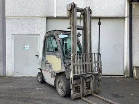 Dieselstapler 2008  Nissan YG1D230Q (1)