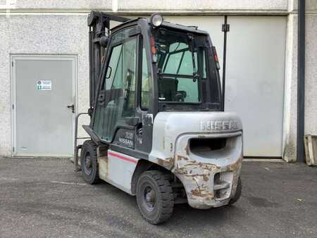 Chariots élévateurs diesel 2007  Nissan FD02A25Q (2)