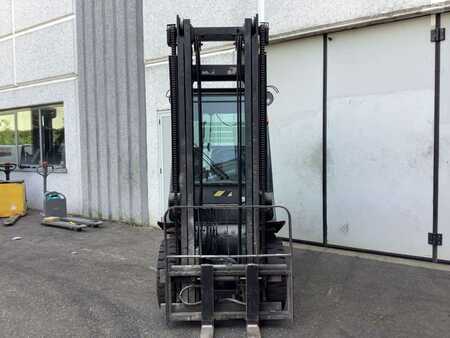 Chariots élévateurs diesel 2007  Nissan FD02A25Q (3)