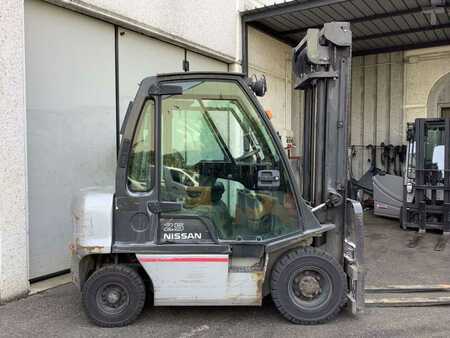 Chariots élévateurs diesel 2007  Nissan FD02A25Q (5)