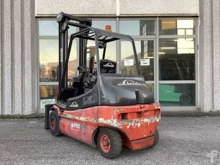 Carrelli elettrici 4 ruote 2004  Linde E30-02 (2)