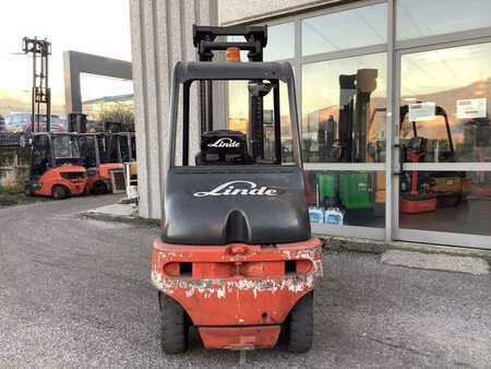 Carrelli elettrici 4 ruote 2004  Linde E30-02 (3)