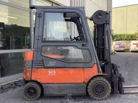 Elektro 4 Rad 2011  Toyota 7FBMF25 (4)