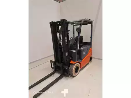 Carrelli elettrici 4 ruote 2020  Toyota 8FBMKT25 (1)