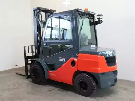 Dieselový VZV 2022  Toyota 52-8FDF30 (1)