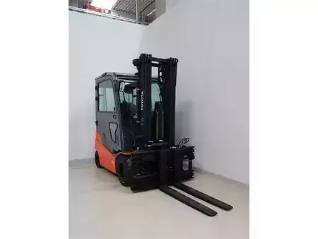 Carrelli elettrici 4 ruote 2017  Toyota 8FBMKT30 (1)