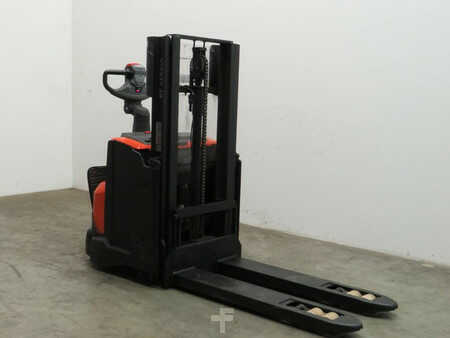 Wózek wysokiego podnoszenia 2017 BT SWE 200 D (2)