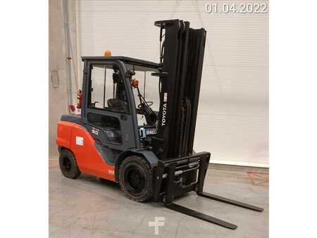 Diesel Forklifts 2018  Toyota 40-8FD50N (1)