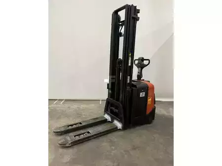 Stapelaars 2009  BT SPE125L (1)