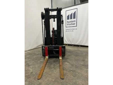 Chariots électriques à 3 roues 2014  Utilev UT18PTE (2)