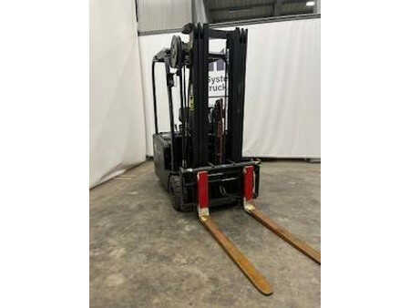 Chariots électriques à 3 roues 2014  Utilev UT18PTE (3)