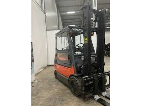 Sähkö - 4 pyör 2011  Toyota 7FBM30 (2)