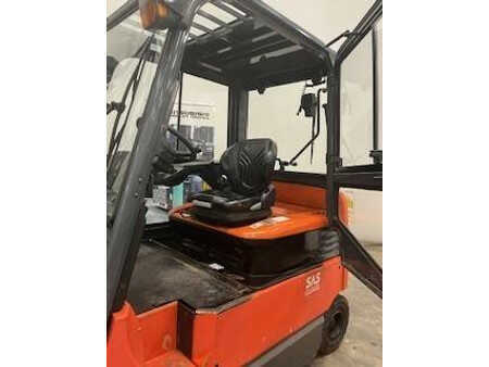 Sähkö - 4 pyör 2011  Toyota 7FBM30 (4)