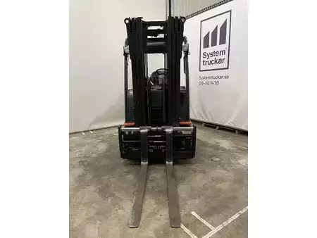 Eléctrica de 4 ruedas 2016  Toyota 8FBMT25 (2)