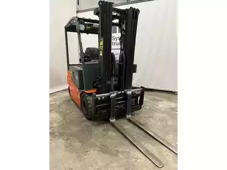 Eléctrica de 4 ruedas 2016  Toyota 8FBMT25 (3)