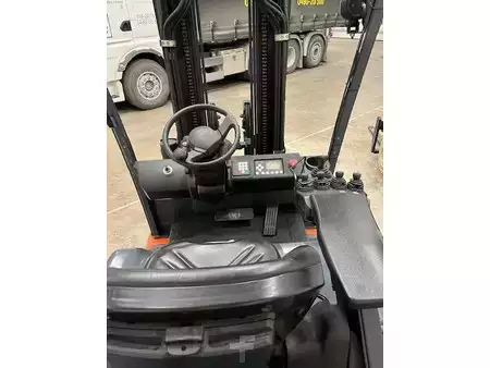 Eléctrica de 4 ruedas 2016  Toyota 8FBMT25 (4)