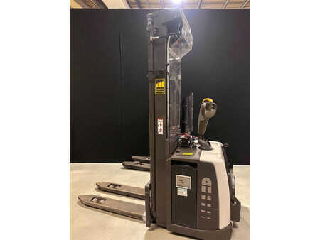 Stacker pedestre 2016  Atlet PSP160SDTFVP540 (1)