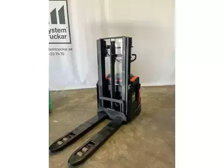 Pallet Stackers 2019  Toyota SWE200D (1)