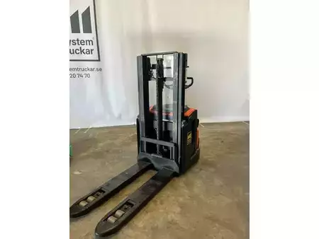 Pallet Stackers 2019  Toyota SWE200D (2)