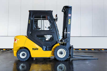 Diesel Forklifts 2021  Yale GDP25UX (3) 