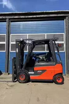 4-wiel elektrische heftrucks 2018  Linde E25 (1)
