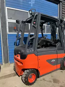 4-wiel elektrische heftrucks 2018  Linde E25 (12)