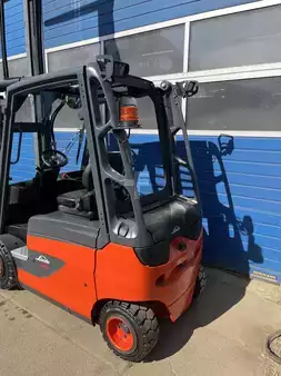 4-wiel elektrische heftrucks 2018  Linde E25 (3)