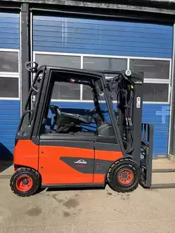 4-wiel elektrische heftrucks 2018  Linde E25 (4)