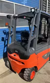 4-wiel elektrische heftrucks 2018  Linde E25 (5)