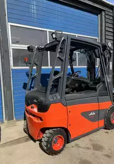 4-wiel elektrische heftrucks 2018  Linde E25 (6)
