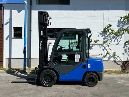 Dieselový VZV 2017  Toyota 06-8FDJ35F (1)