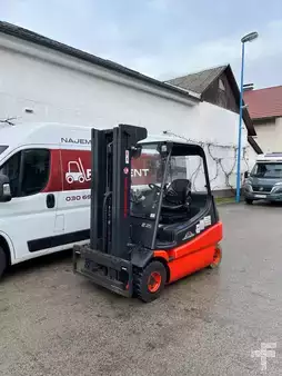 Electric - 4 wheels 2005  Linde E25 (2)