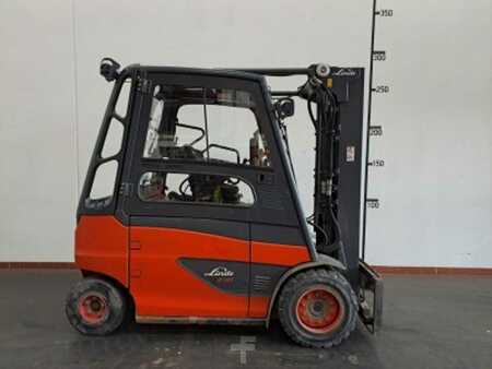 Chariot 4 roues électrique 2017  Linde E 40/600 H : 4,0t (B) (1)