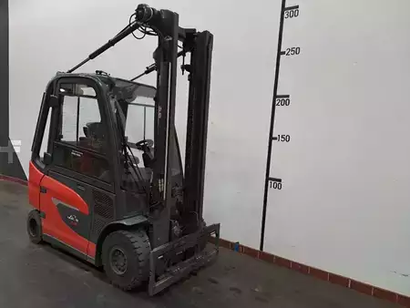 Elektro čtyřkolový VZV 2024  Linde E 25: 2,5t (3)