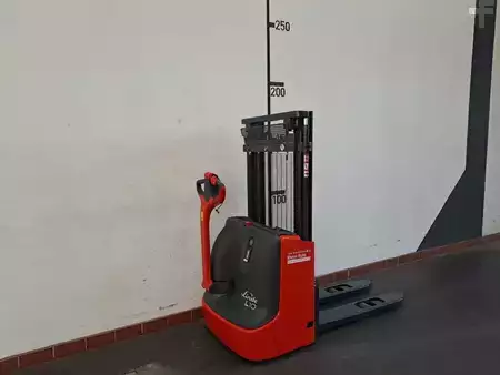 Stacker pedestre 2022  Linde L10 (2)
