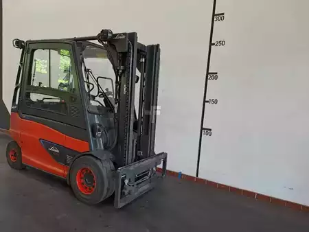 Sähkö - 4 pyör 2020  Linde E 45/600 HL : 4,5t (B) (3)
