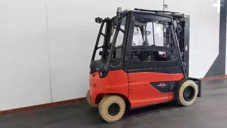 Elektryczne 4-kołowe 2021  Linde E 45/600 HL : 4,5t (2)