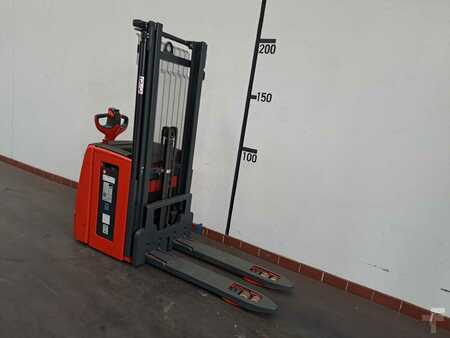 Ruční vysokozdvižný vozík 2024  Linde D12 (3)