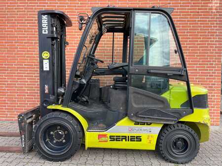 Carrello elevatore diesel 2019  Clark S35D (1)