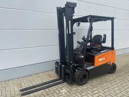 Eléctrico - 4 rodas 2023  Doosan B18X-7 Plus (1)