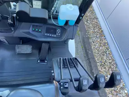 4-wiel elektrische heftrucks 2025  Bobcat B30NS (4)