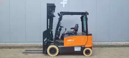 Elektryczne 4-kołowe 2023  Doosan B35X-7 (1)