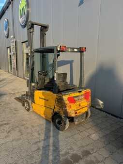 Carrelli elettrici 4 ruote 2005  Jungheinrich EFG 318 (2)