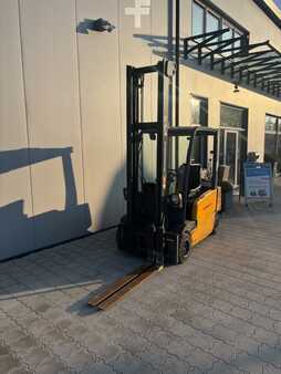 Carrelli elettrici 4 ruote 2005  Jungheinrich EFG 318 (4)