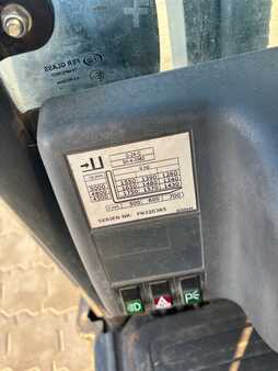 Carrelli elettrici 4 ruote 2005  Jungheinrich EFG 318 (6)