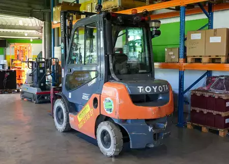 Diesel heftrucks 2017  Toyota 8FD25F (2)
