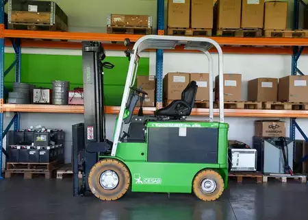 4-wiel elektrische heftrucks 2001  Cesab Centauro 80 250 AC (1)