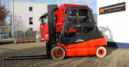 4-wiel elektrische heftrucks 2002  Linde E 30 (1)