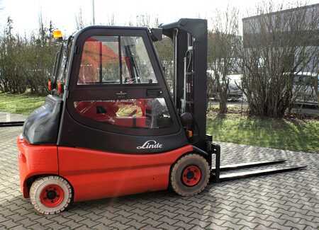 4-wiel elektrische heftrucks 2002  Linde E 30 (4)