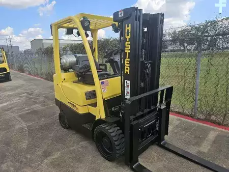 Propane Forklifts  Hyster S60FT (1)
